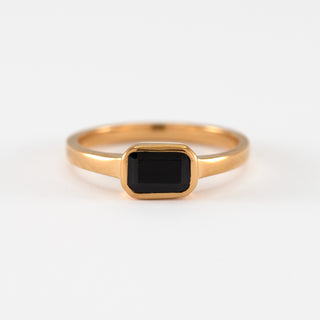 Onyx Gold Ring Adira front view