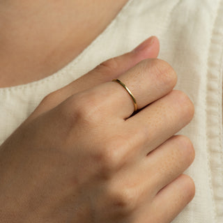 Yellow gold ring Ivy worn on hand model