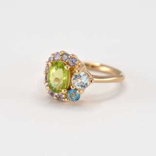 Marjorie peridot gold ring right view