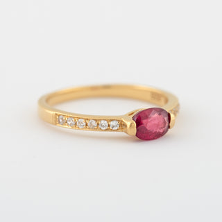 Ruby and Zircon gold ring Vanessa side view