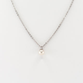 Judith pearl necklace on white gold